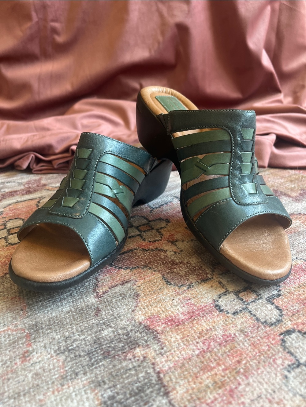 Clarks Artisan Trophy Ribbon Blue Multi Leather Wedge Slide Sandals Size 8.5